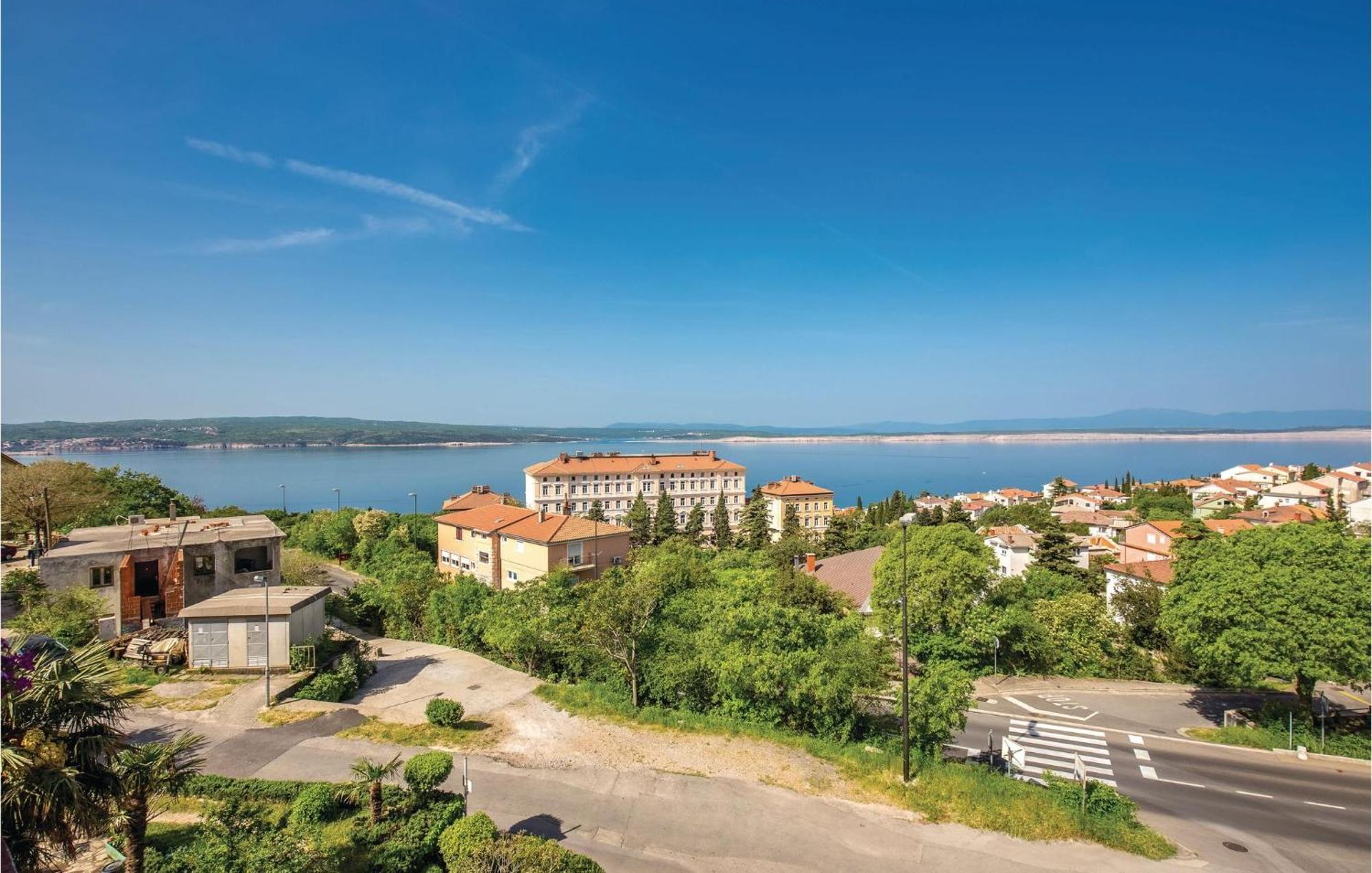 Beautiful Apartment In Crikvenica With Jacuzzi 外观 照片