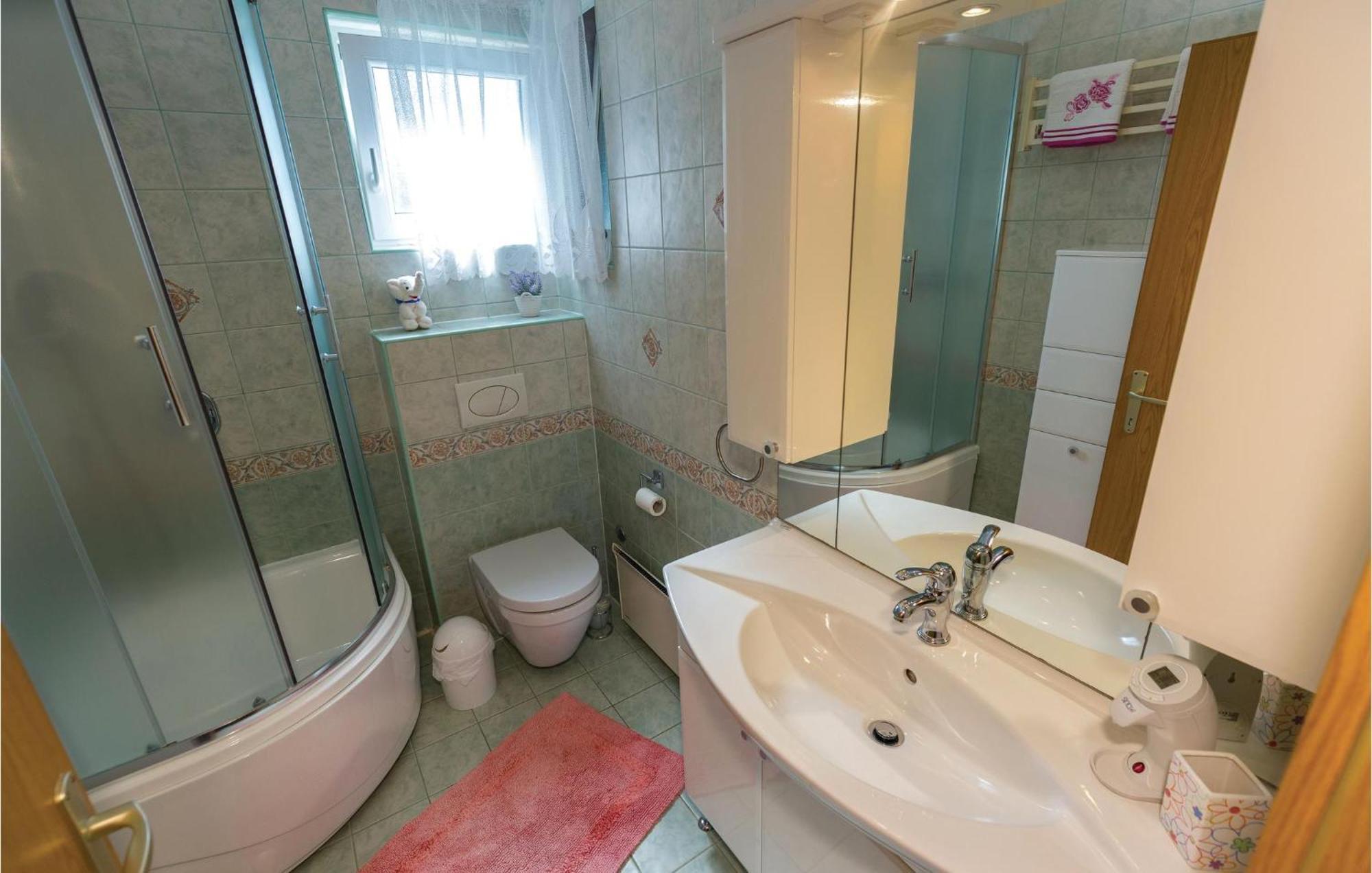 Beautiful Apartment In Crikvenica With Jacuzzi 外观 照片