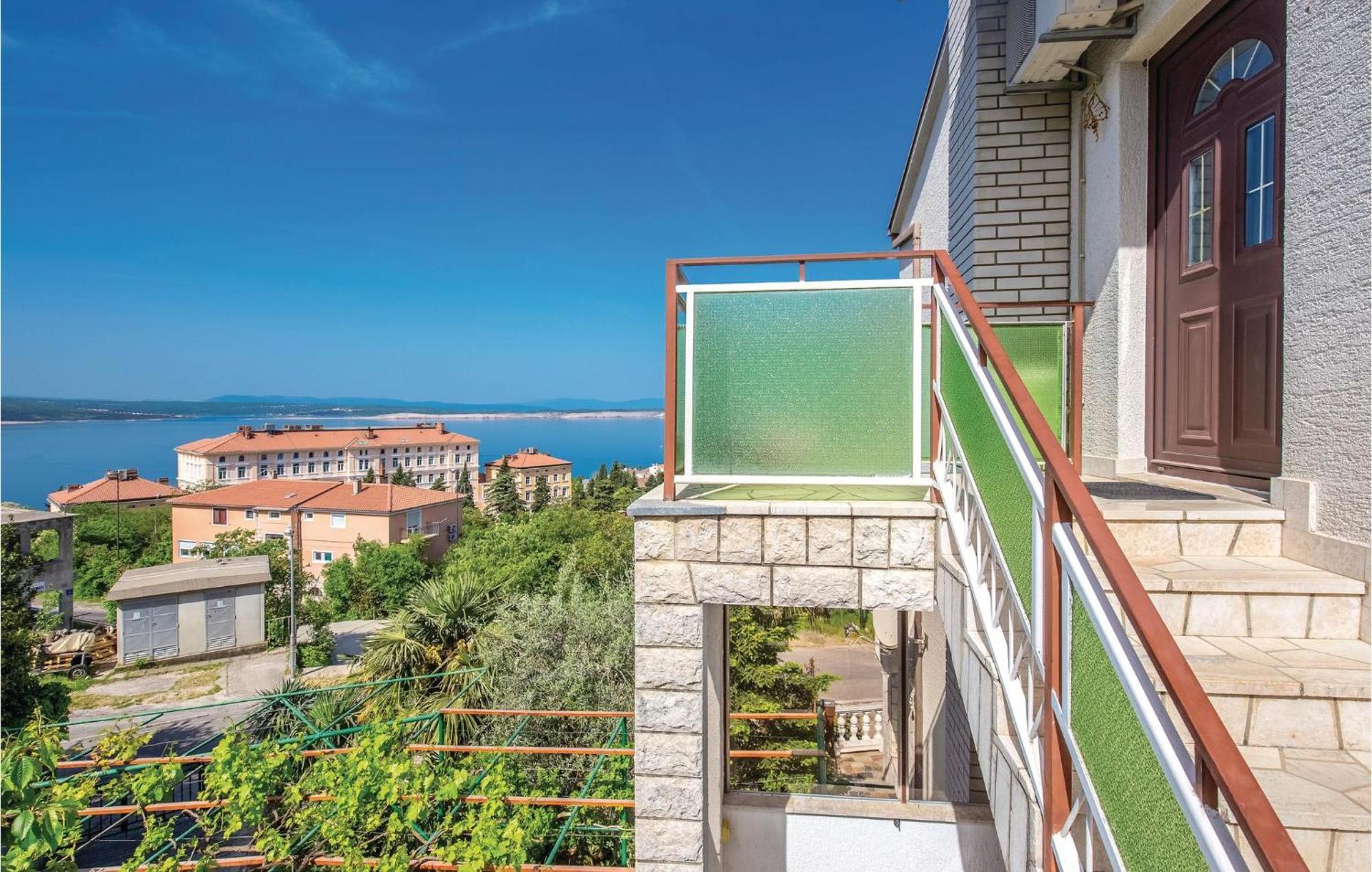 Beautiful Apartment In Crikvenica With Jacuzzi 外观 照片