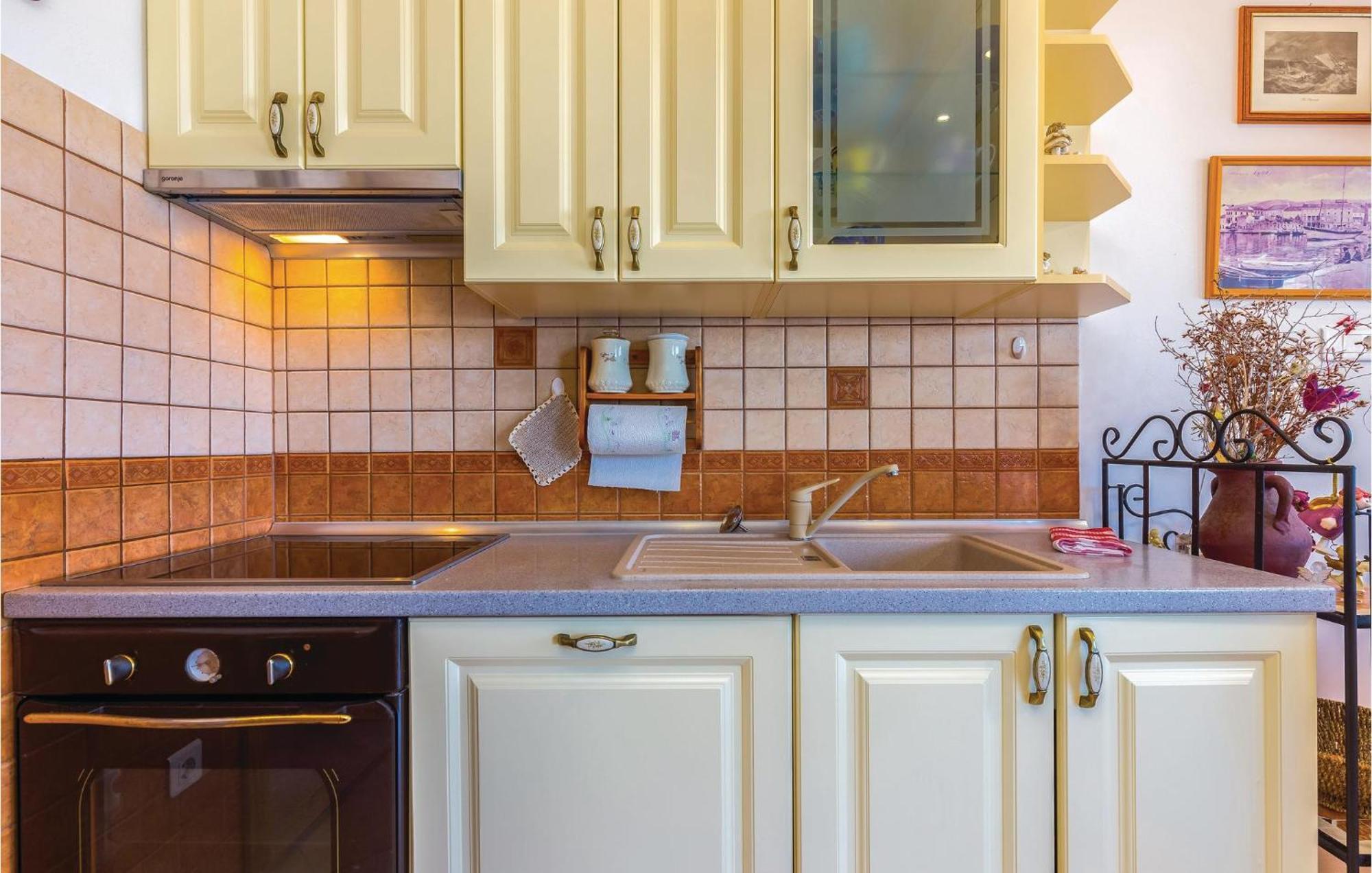 Beautiful Apartment In Crikvenica With Jacuzzi 外观 照片