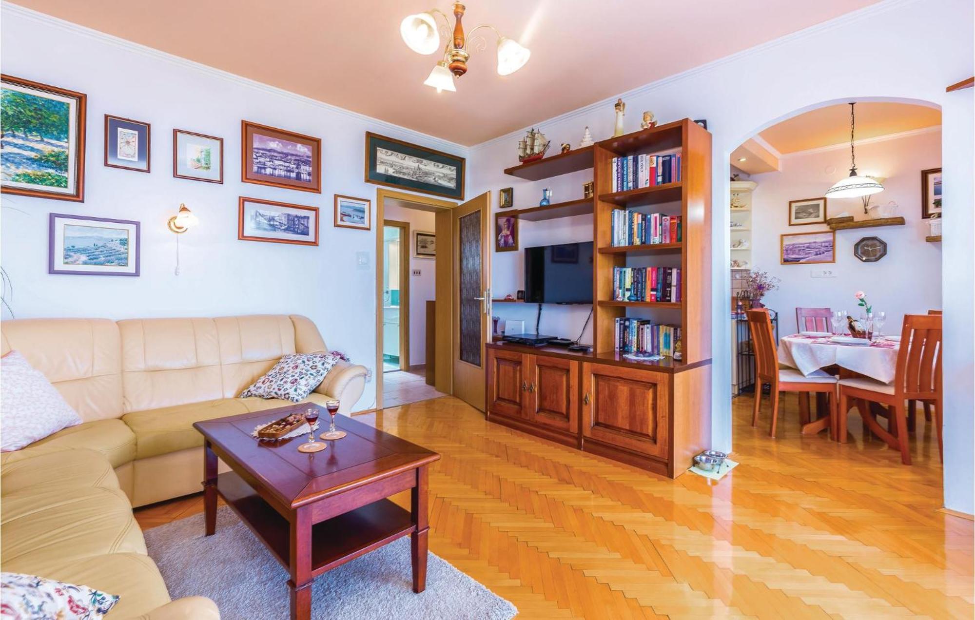 Beautiful Apartment In Crikvenica With Jacuzzi 外观 照片