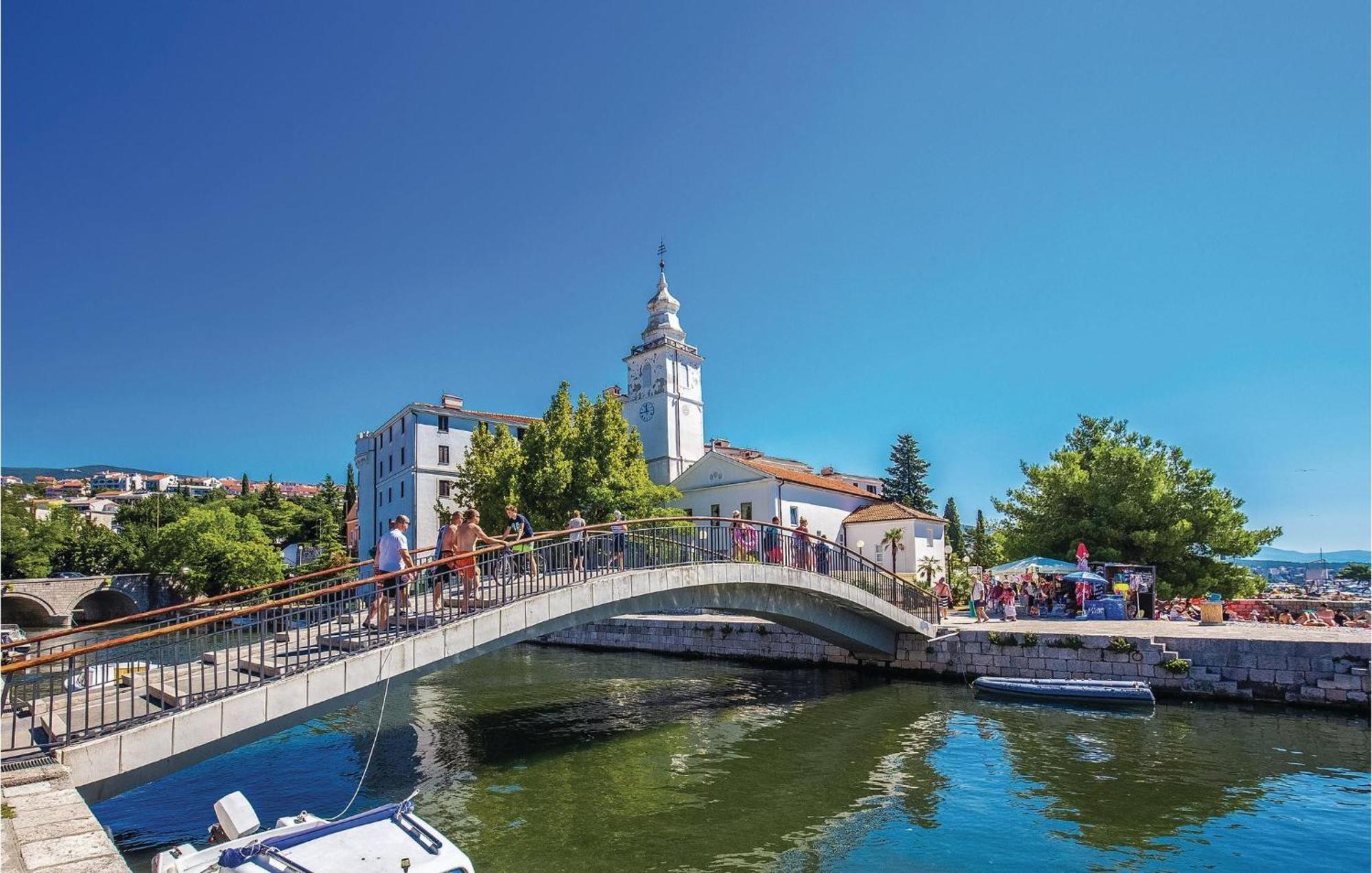 Beautiful Apartment In Crikvenica With Jacuzzi 外观 照片