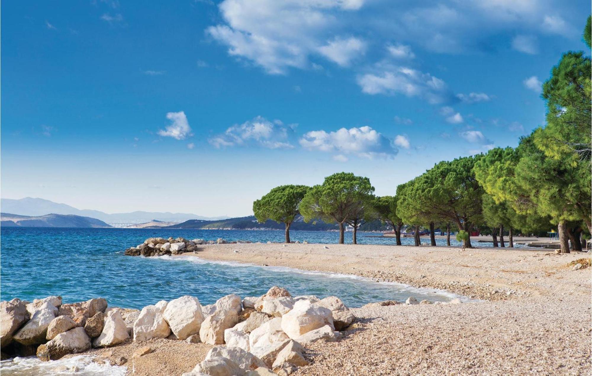 Beautiful Apartment In Crikvenica With Jacuzzi 外观 照片